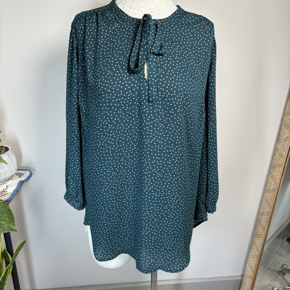 Torrid Women's 1 (1X)~ Teal Green Polka Dot Pullover Blouse Neck Front Tie Top